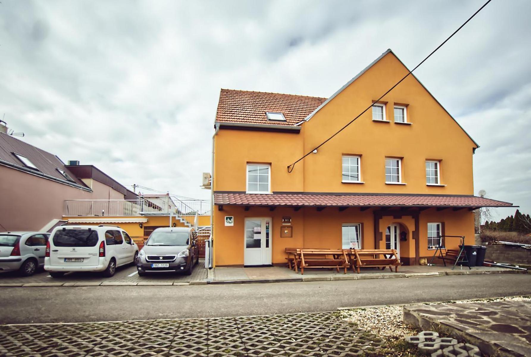 Penzion Bazen Vino Sklep U Palecku Zaječí Exteriör bild