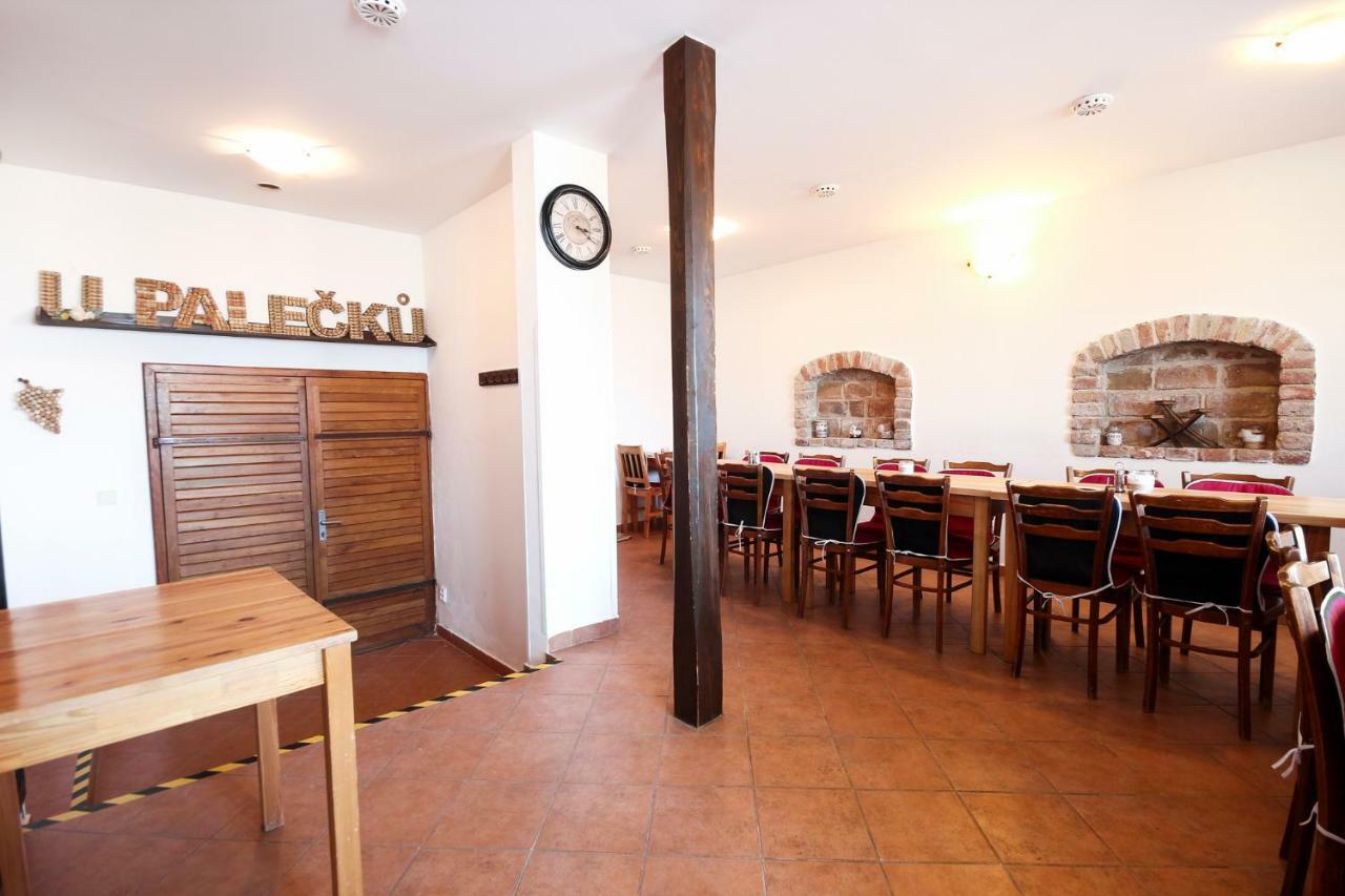 Penzion Bazen Vino Sklep U Palecku Zaječí Exteriör bild